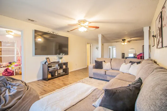 Photo 6 — 907 Ave H, Hale Center, TX 79041