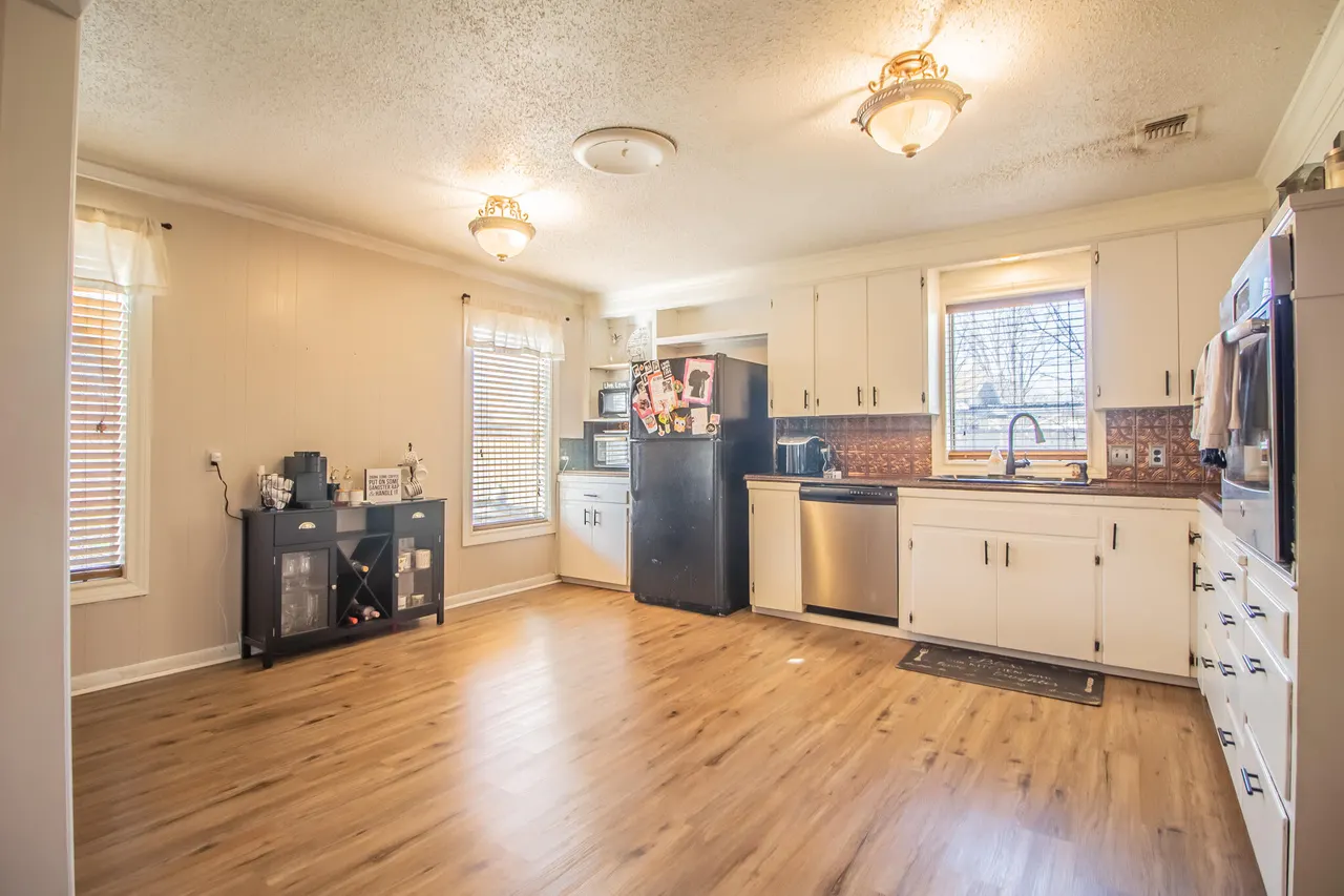 Photo 10 — 907 Ave H, Hale Center, TX 79041