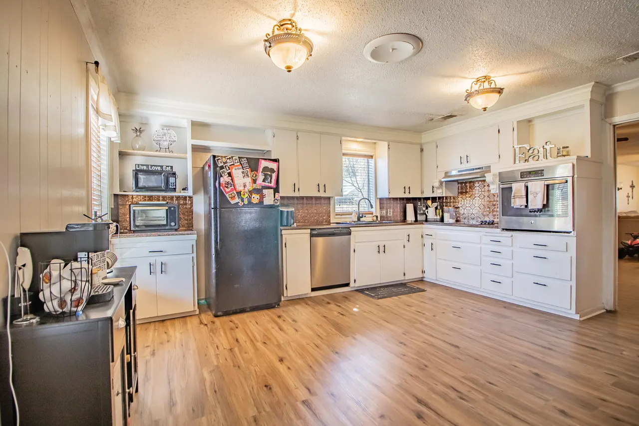Photo 11 — 907 Ave H, Hale Center, TX 79041