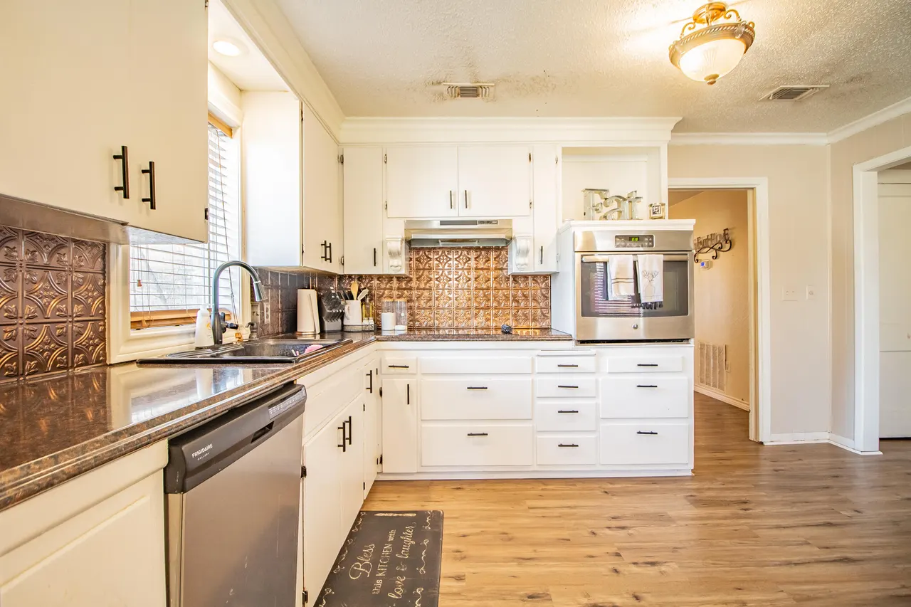 Photo 13 — 907 Ave H, Hale Center, TX 79041