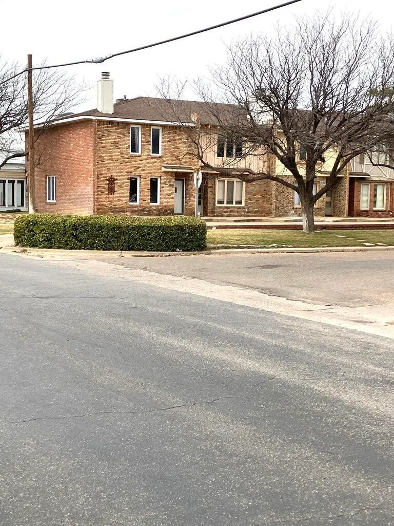 Photo 3 — 1001 Jefferson Street, Plainview, TX 79072
