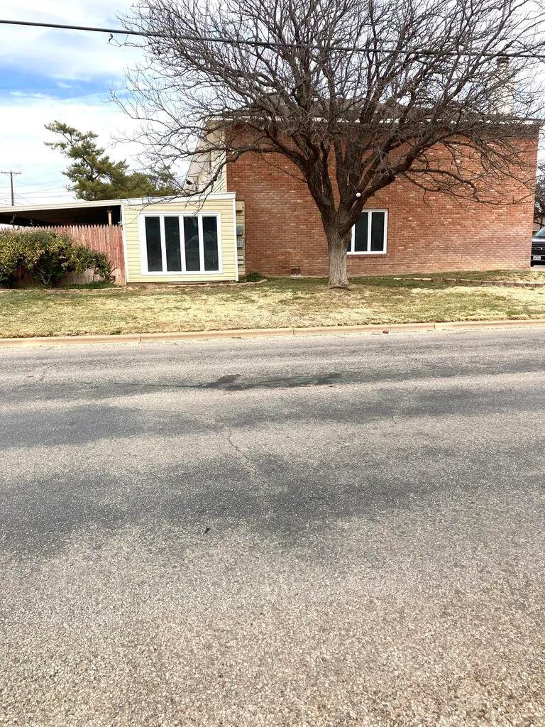 Photo 5 — 1001 Jefferson Street, Plainview, TX 79072
