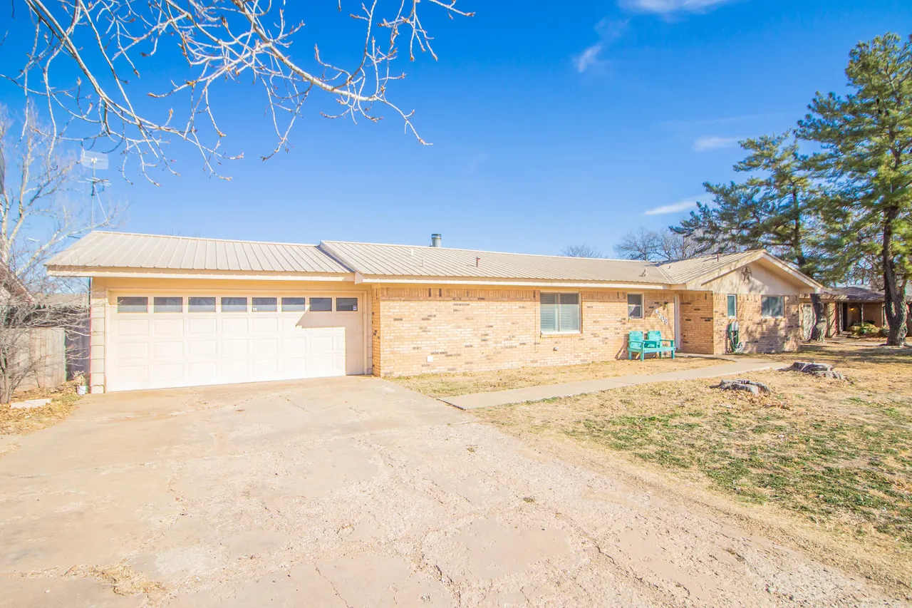 Front exterior — 208  N Van Buren Avenue, Lorenzo, TX 79343