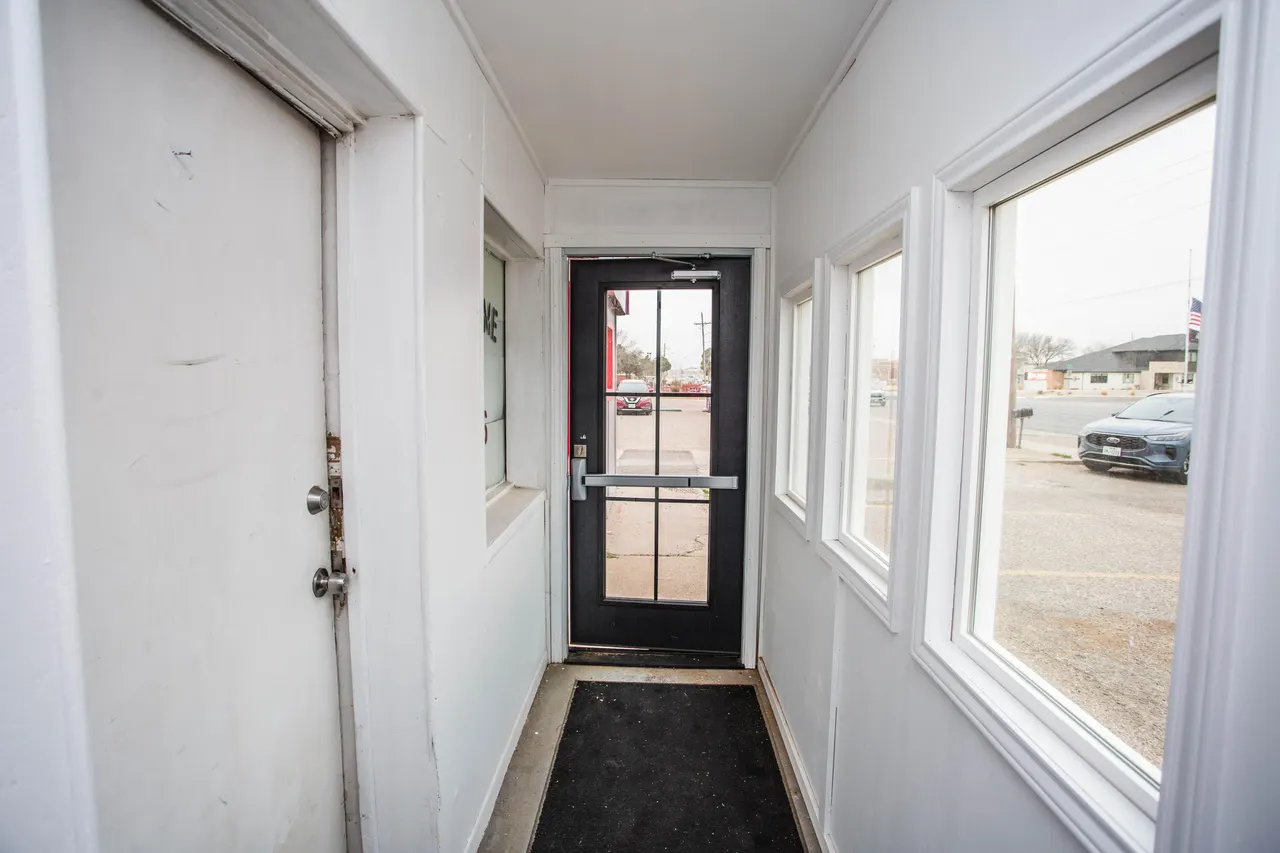 Photo 3 — 6313 19th Street, Lubbock, TX 79407