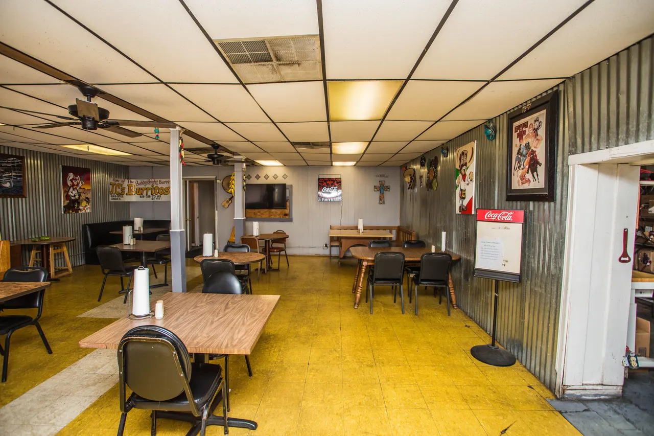 Photo 7 — 6313 19th Street, Lubbock, TX 79407