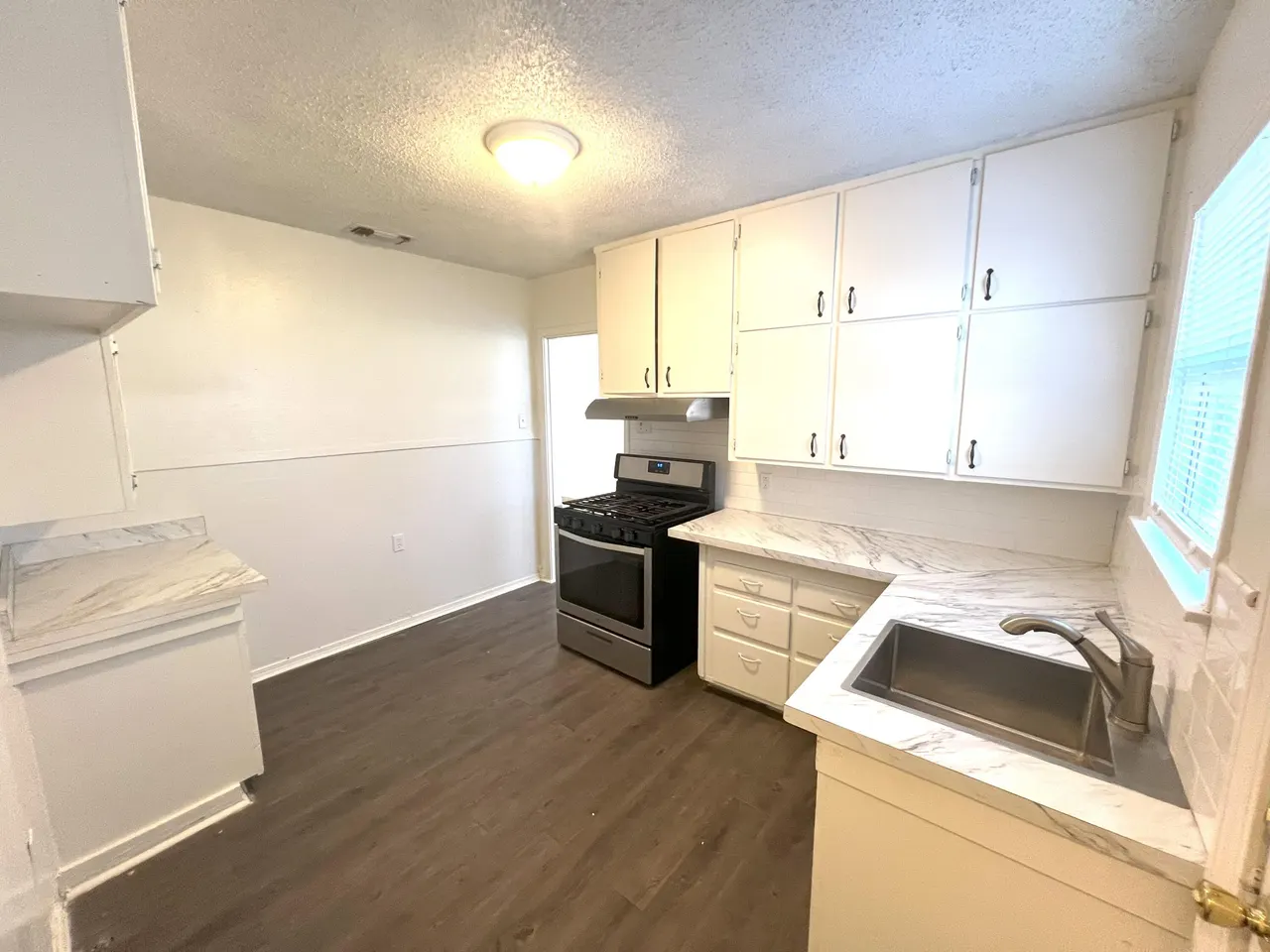 Photo 10 — 2110 30th Street, Lubbock, TX 79411