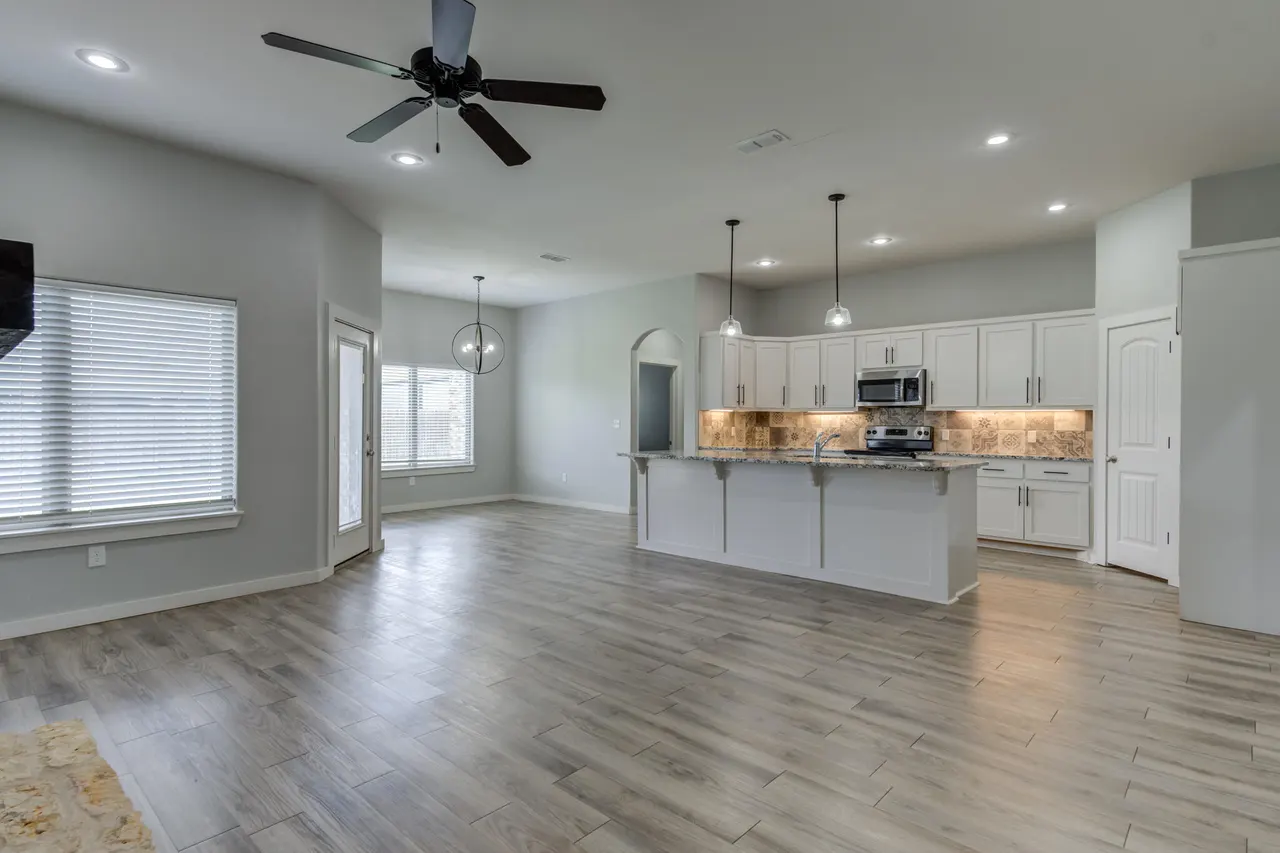 Photo 7 — 1117 16th Street, Shallowater, TX 79363