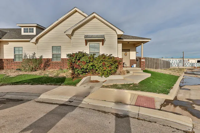 Photo 2 — 6702 Pontiac Avenue, Lubbock, TX 79424