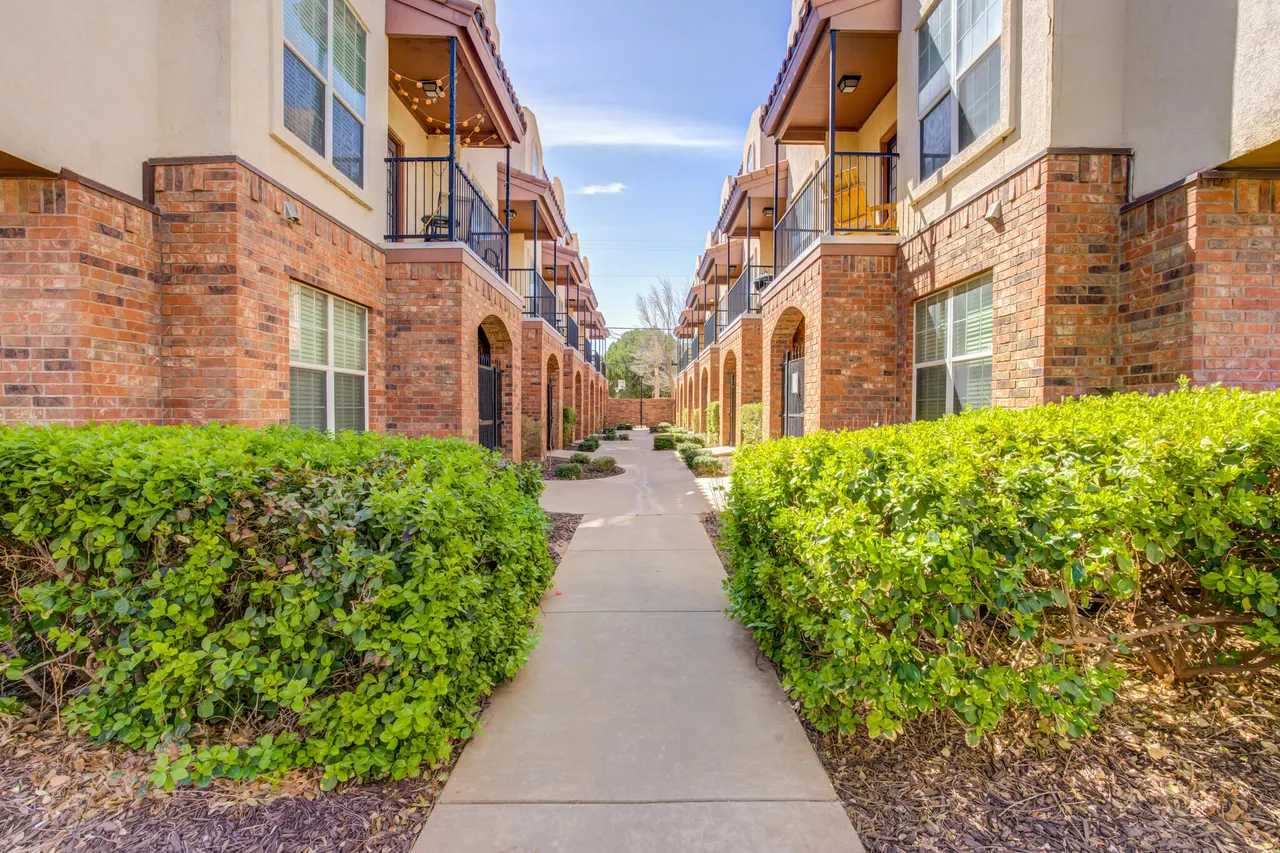 Photo 2 — 2111 Main Street 4, Lubbock, TX 79401