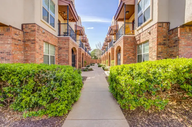 Photo 2 — 2111 Main Street 4, Lubbock, TX 79401