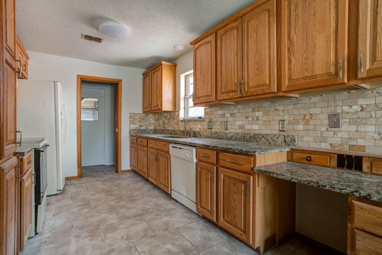 Photo 9 — 4404 58th Street, Lubbock, TX 79414