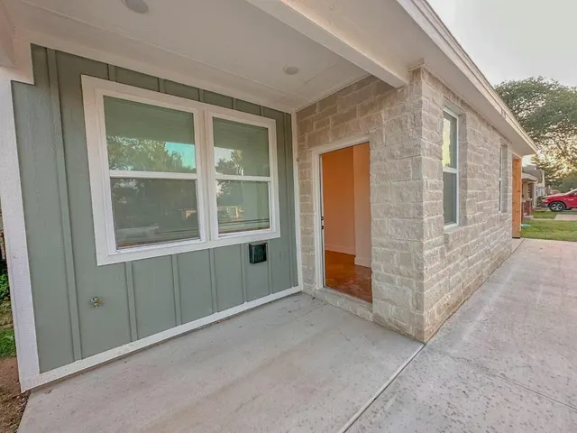 Photo 2 — 1920 27th Street, Lubbock, TX 79411