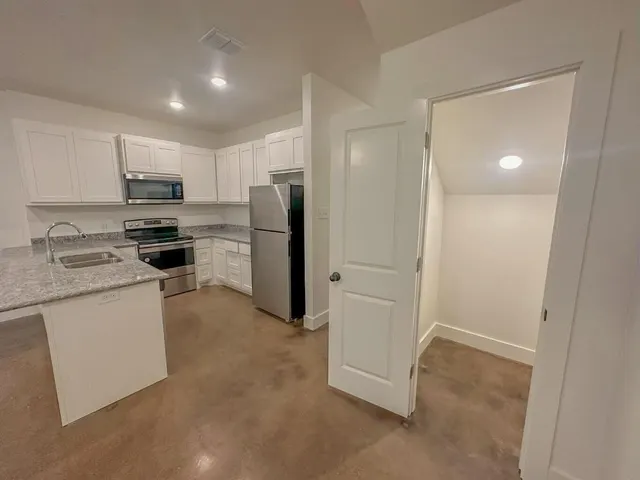 Photo 5 — 1920 27th Street, Lubbock, TX 79411