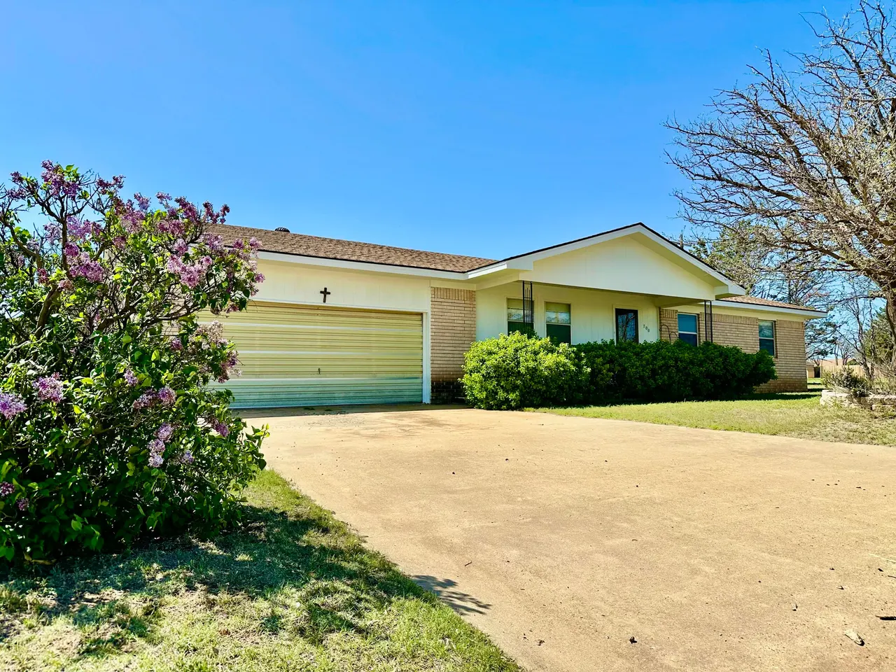 Photo 2 — 700 S Bowie Avenue, Tulia, TX 79088