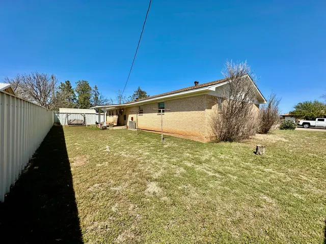 Photo 5 — 700 S Bowie Avenue, Tulia, TX 79088