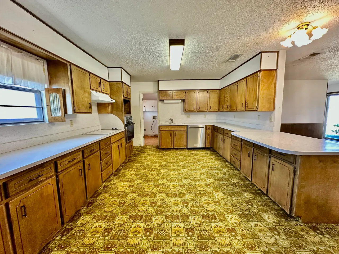 Photo 11 — 700 S Bowie Avenue, Tulia, TX 79088