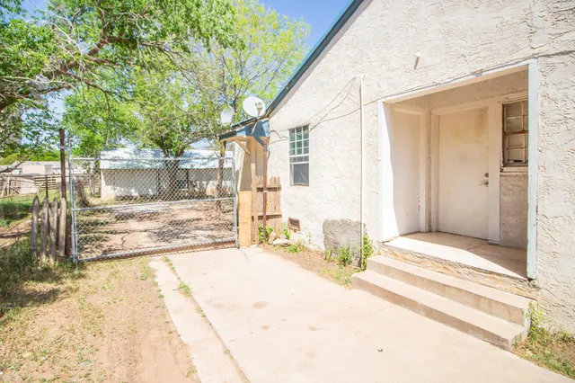 Photo 4 — 1608 29th Street, Lubbock, TX 79411