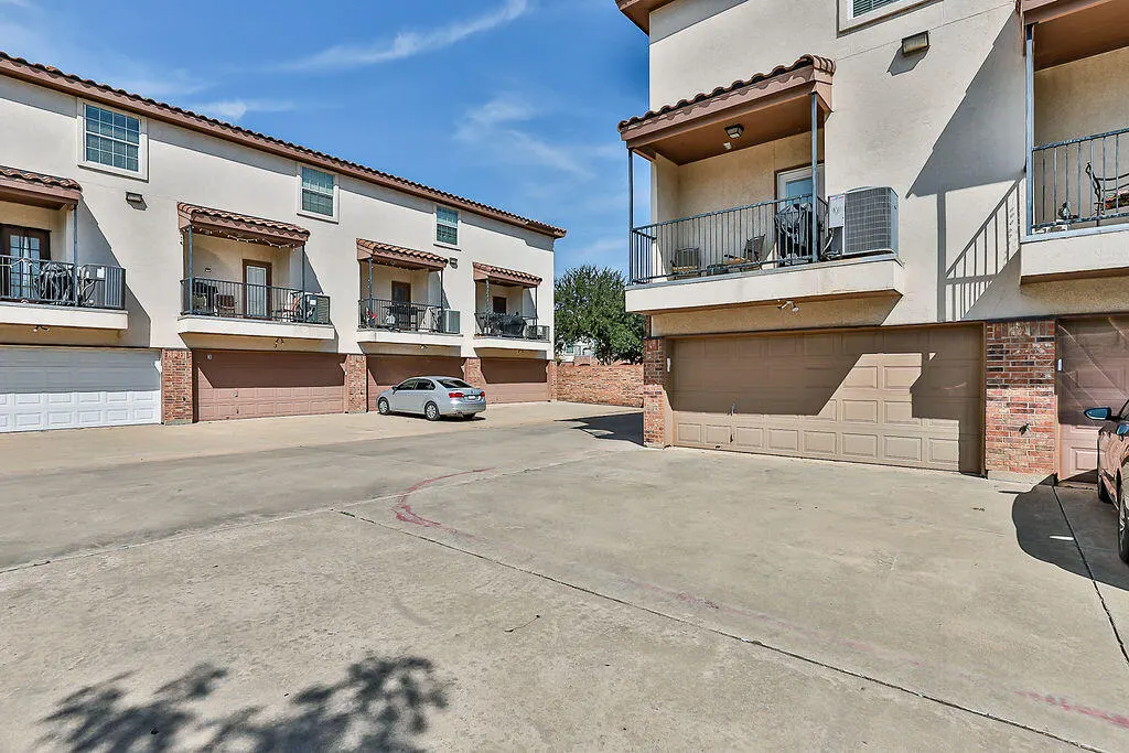 Photo 64 — 2105 Main Street # 6, Lubbock, TX 79401