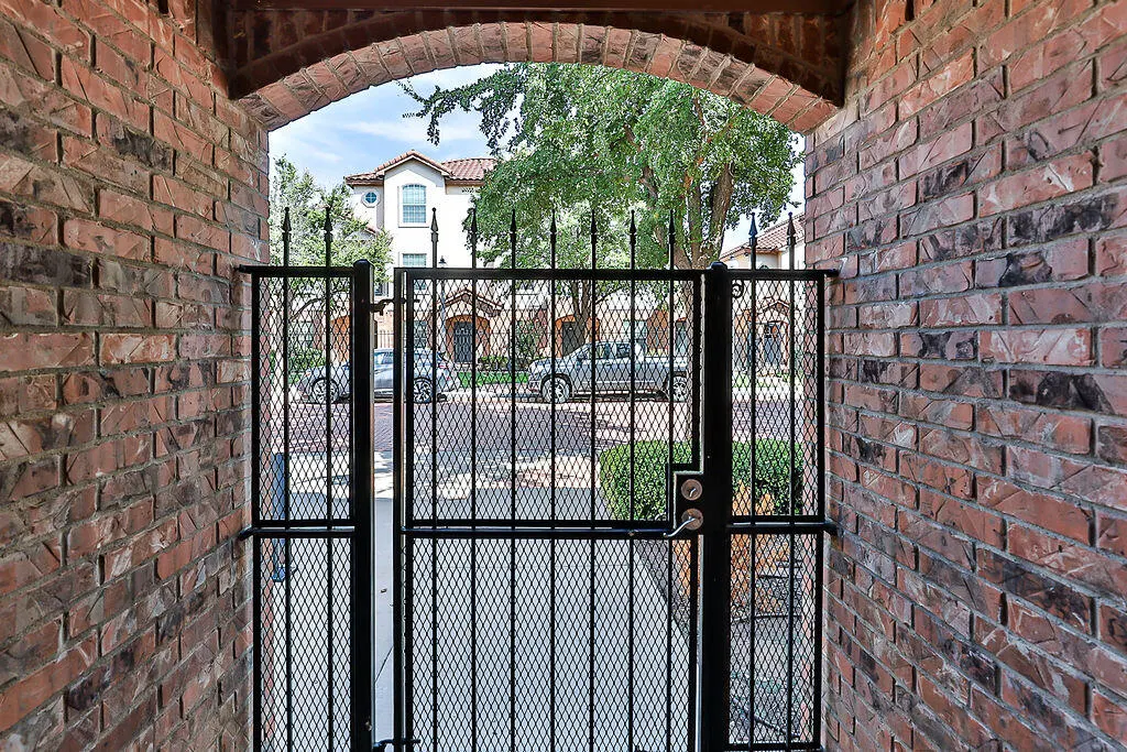 Photo 3 — 2105 Main Street # 6, Lubbock, TX 79401
