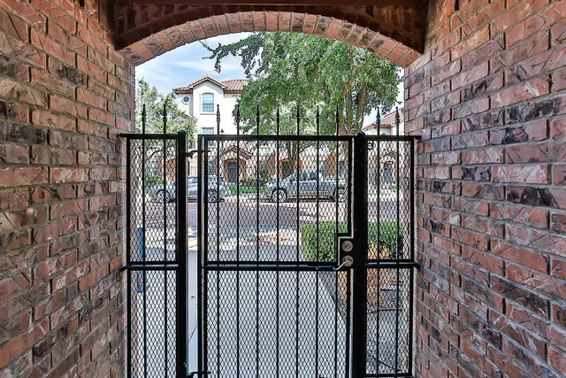 Photo 3 — 2105 Main Street # 6, Lubbock, TX 79401