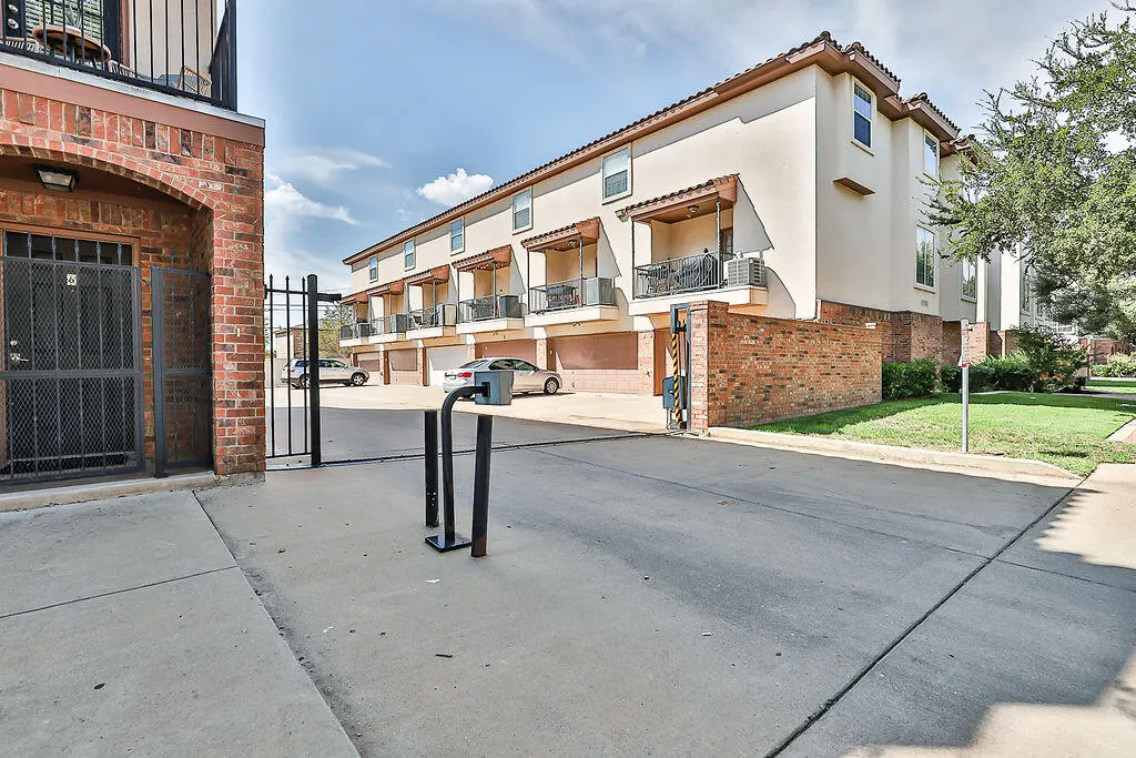 Photo 67 — 2105 Main Street # 6, Lubbock, TX 79401