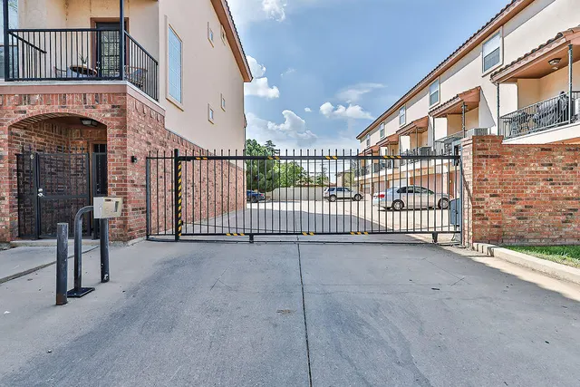 Photo 6 — 2105 Main Street # 6, Lubbock, TX 79401