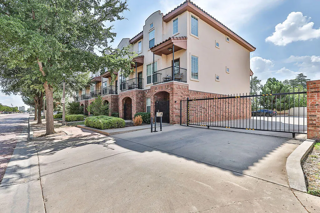 Photo 61 — 2105 Main Street # 6, Lubbock, TX 79401