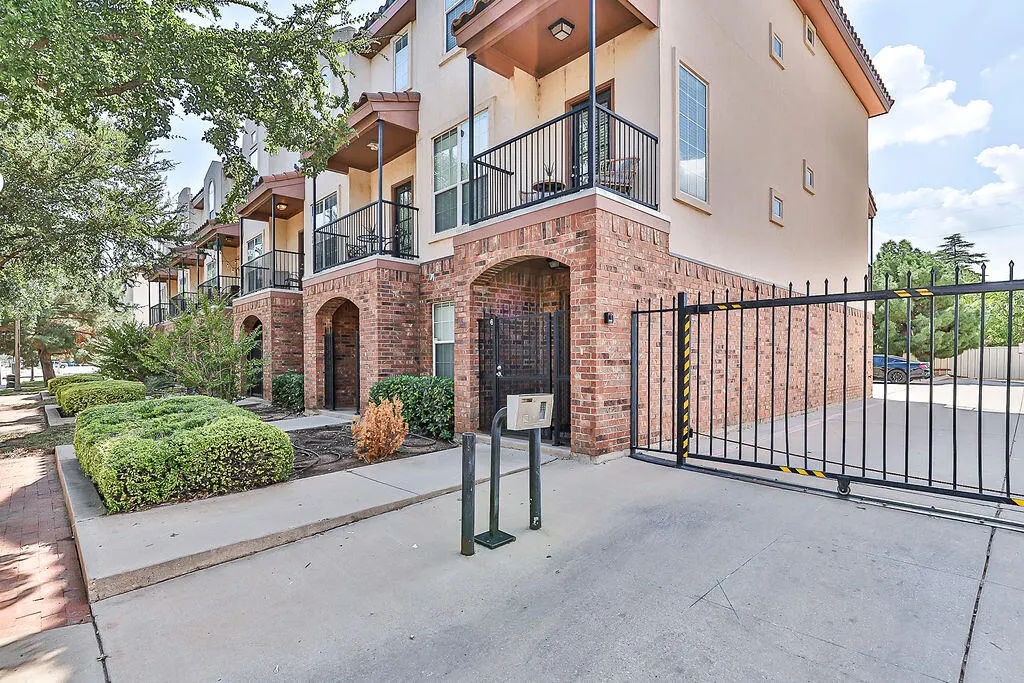 Photo 63 — 2105 Main Street # 6, Lubbock, TX 79401