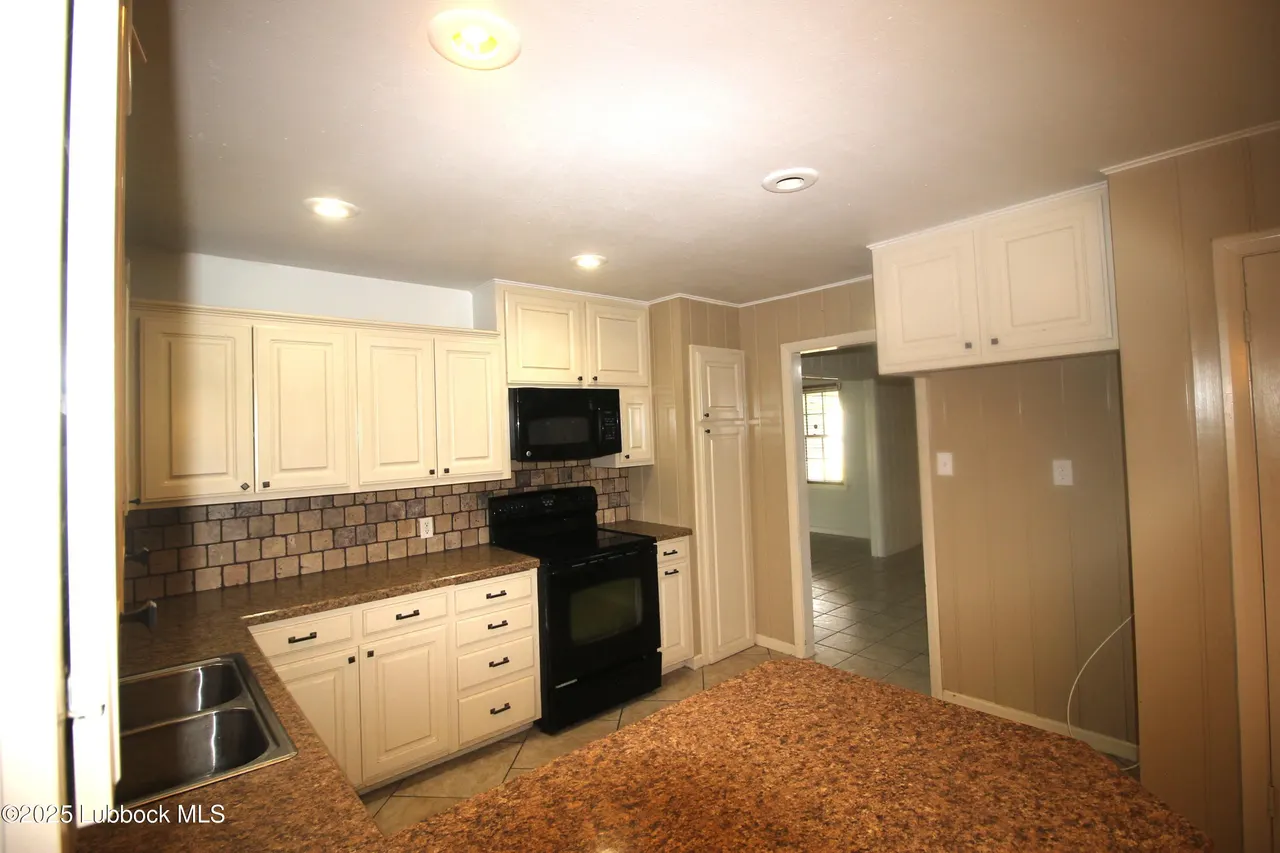 Photo 8 — 3707 38th Street, Lubbock, TX 79413