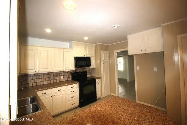 Photo 8 — 3707 38th Street, Lubbock, TX 79413