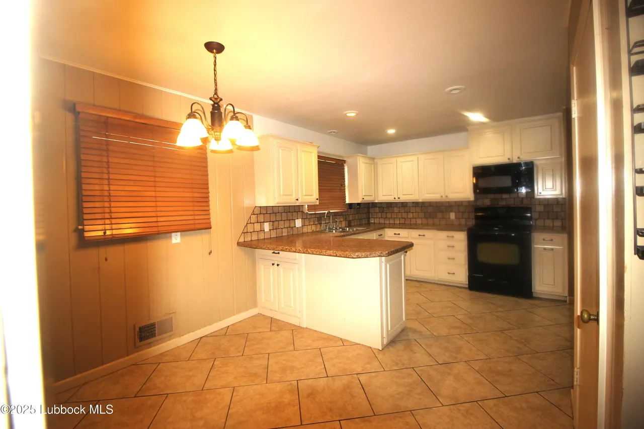 Photo 9 — 3707 38th Street, Lubbock, TX 79413