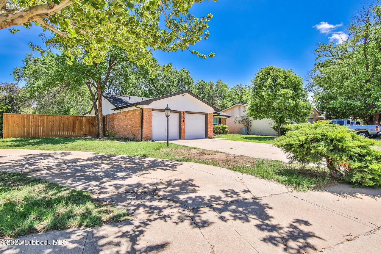 Photo 3 — 6901 Avenue W, Lubbock, TX 79412