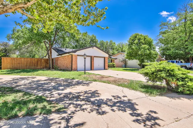 Photo 3 — 6901 Avenue W, Lubbock, TX 79412