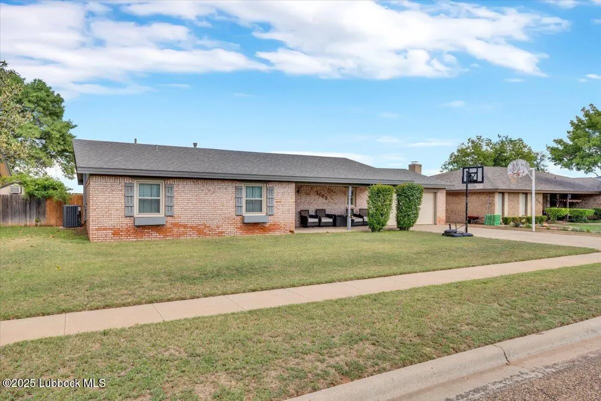 Front exterior — 1102 Shady Oaks Lane, Brownfield, TX 79316