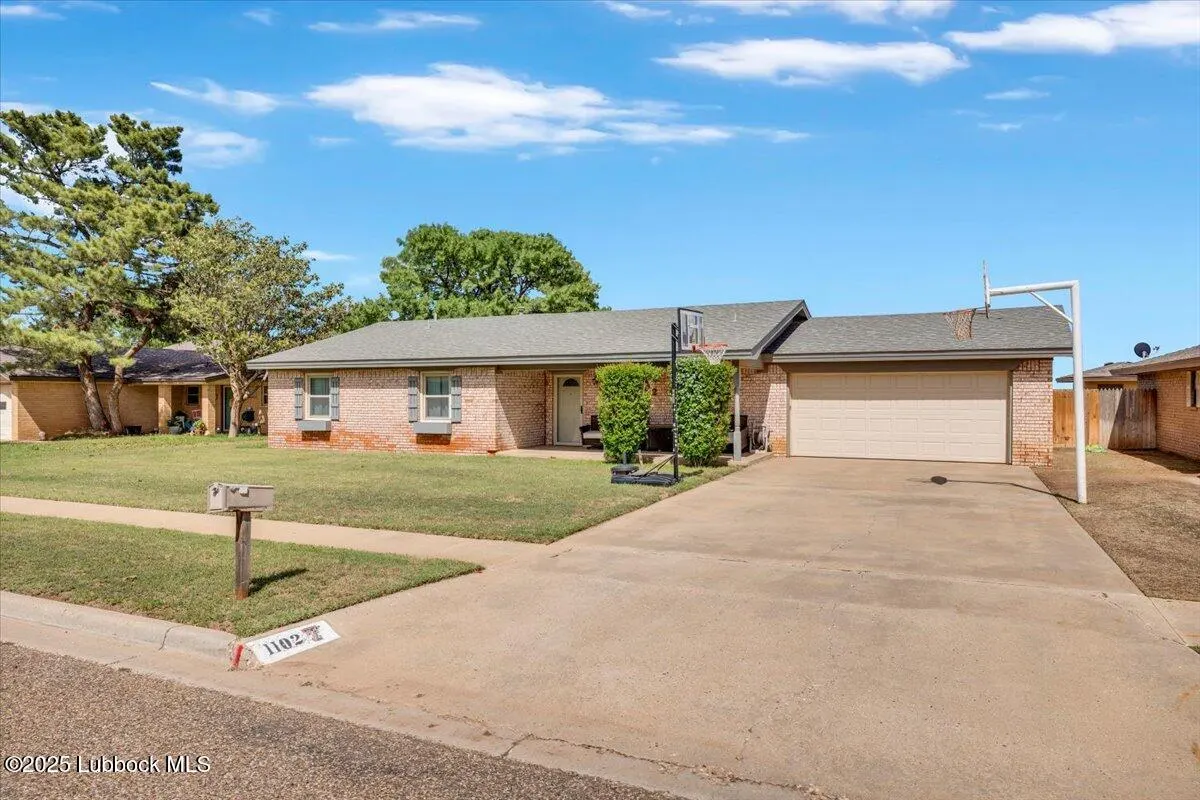 Photo 4 — 1102 Shady Oaks Lane, Brownfield, TX 79316