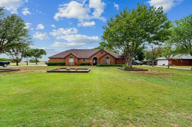Photo 2 — 1913 N Genoa Avenue, Lubbock, TX 79416