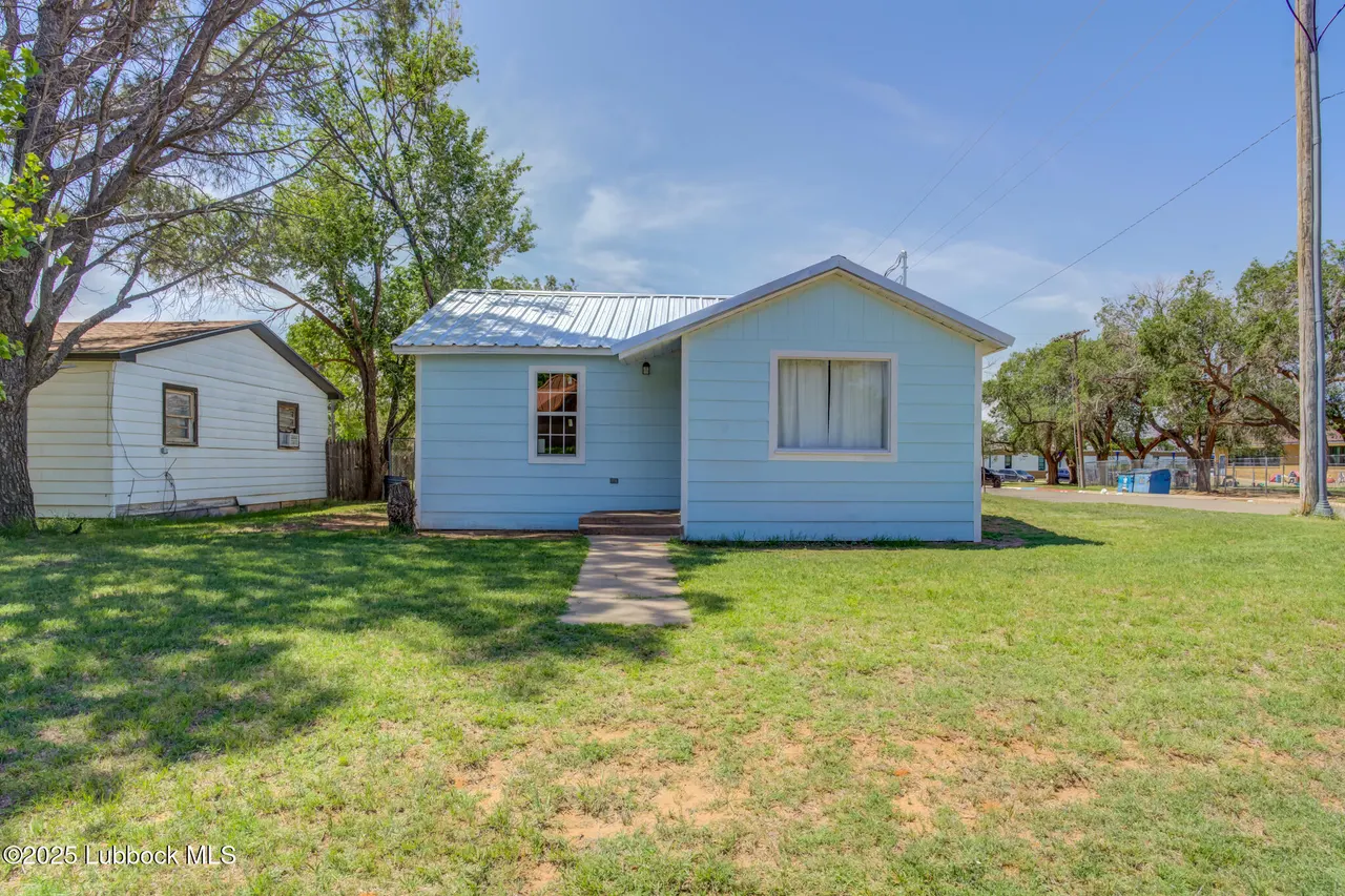 Photo 2 — 2029 N 4th Street, Tahoka, TX 79373