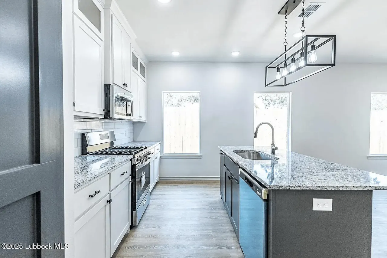 Photo 3 — 2113 20th Street A & B, Lubbock, TX 79411