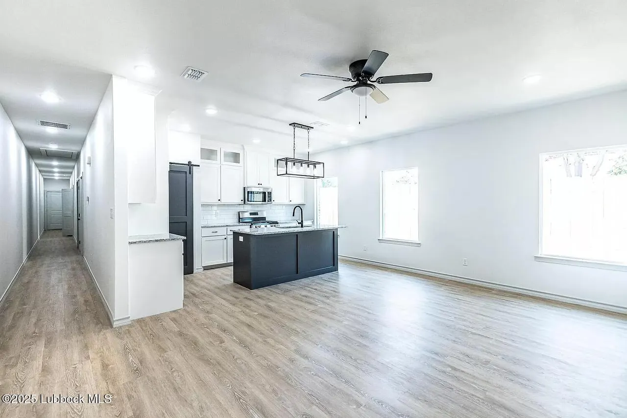 Photo 2 — 2113 20th Street A & B, Lubbock, TX 79411