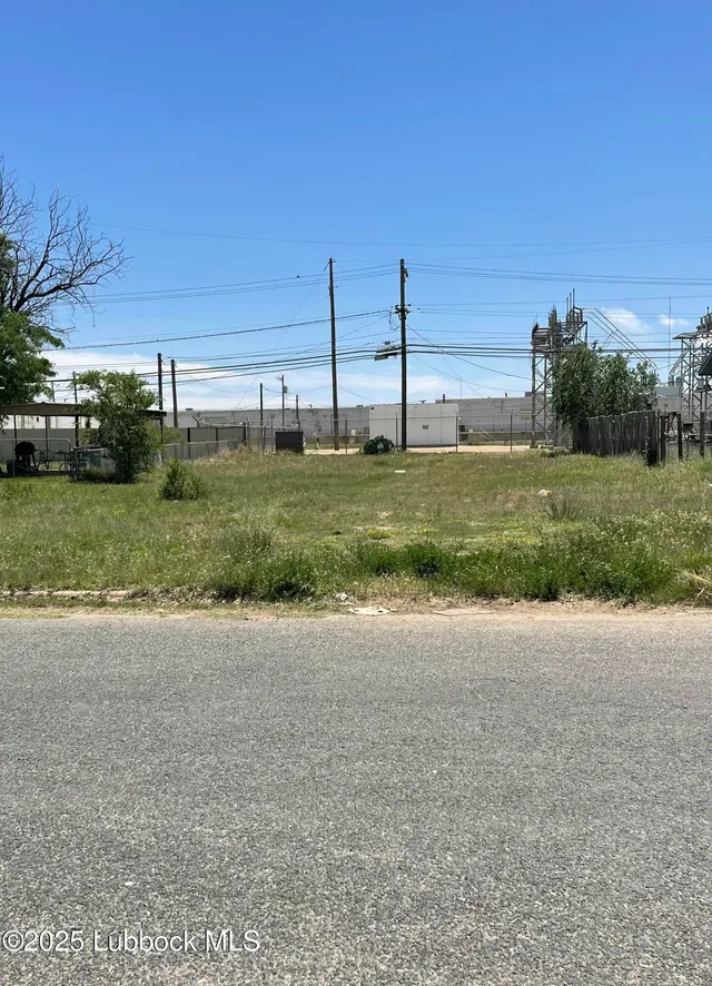 Front exterior — 304 E 37th Street, Lubbock, TX 79404