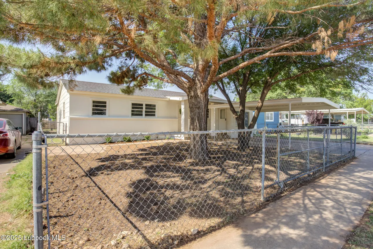 Photo 2 — 617 39th Street, Lubbock, TX 79404
