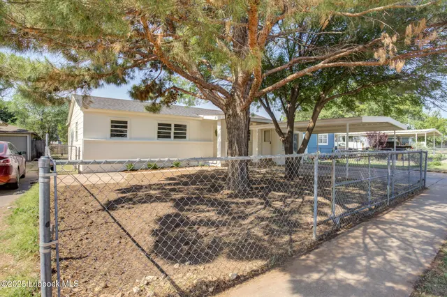 Photo 2 — 617 39th Street, Lubbock, TX 79404