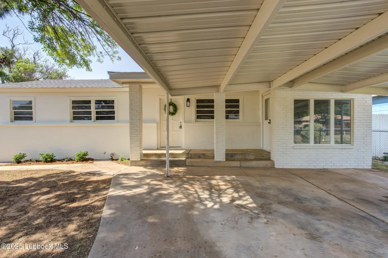 Photo 3 — 617 39th Street, Lubbock, TX 79404