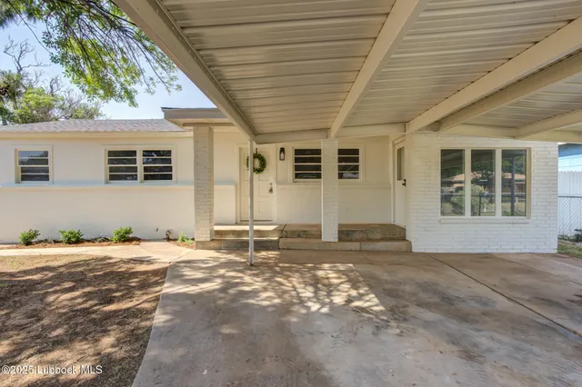 Photo 3 — 617 39th Street, Lubbock, TX 79404