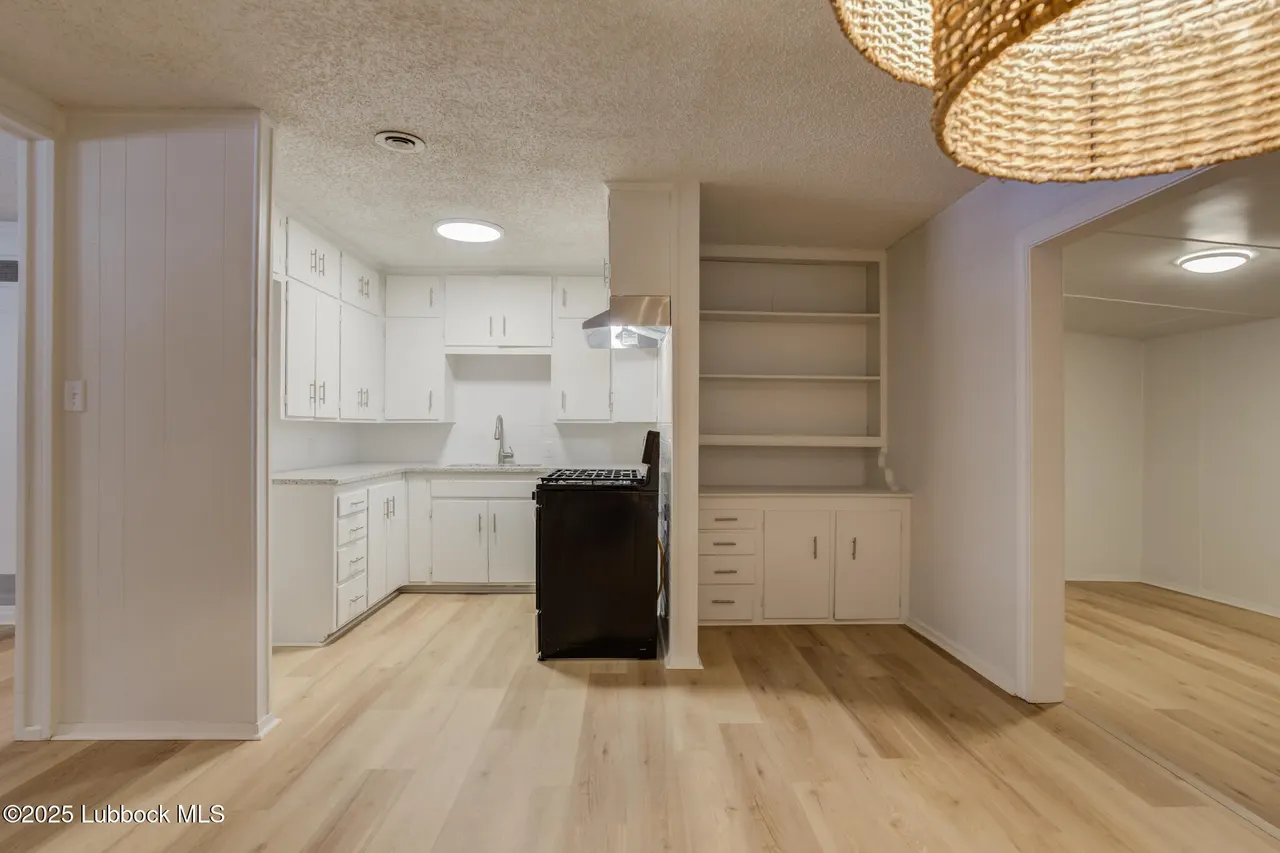 Photo 14 — 617 39th Street, Lubbock, TX 79404