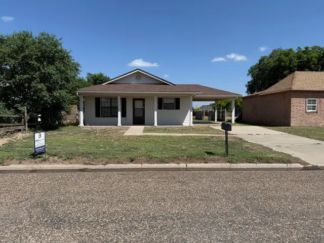 Photo 2 — 307 E 3rd Street, Muleshoe, TX 79347