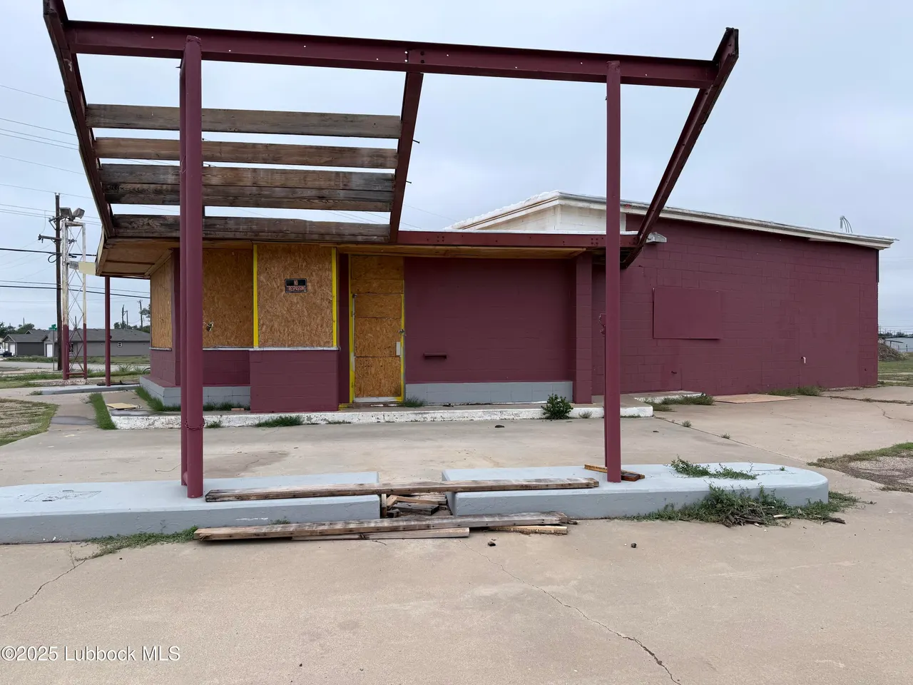 Photo 2 — 3303 Idalou Road, Lubbock, TX 79403