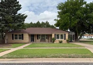 Sold home at 604 W 7th Street