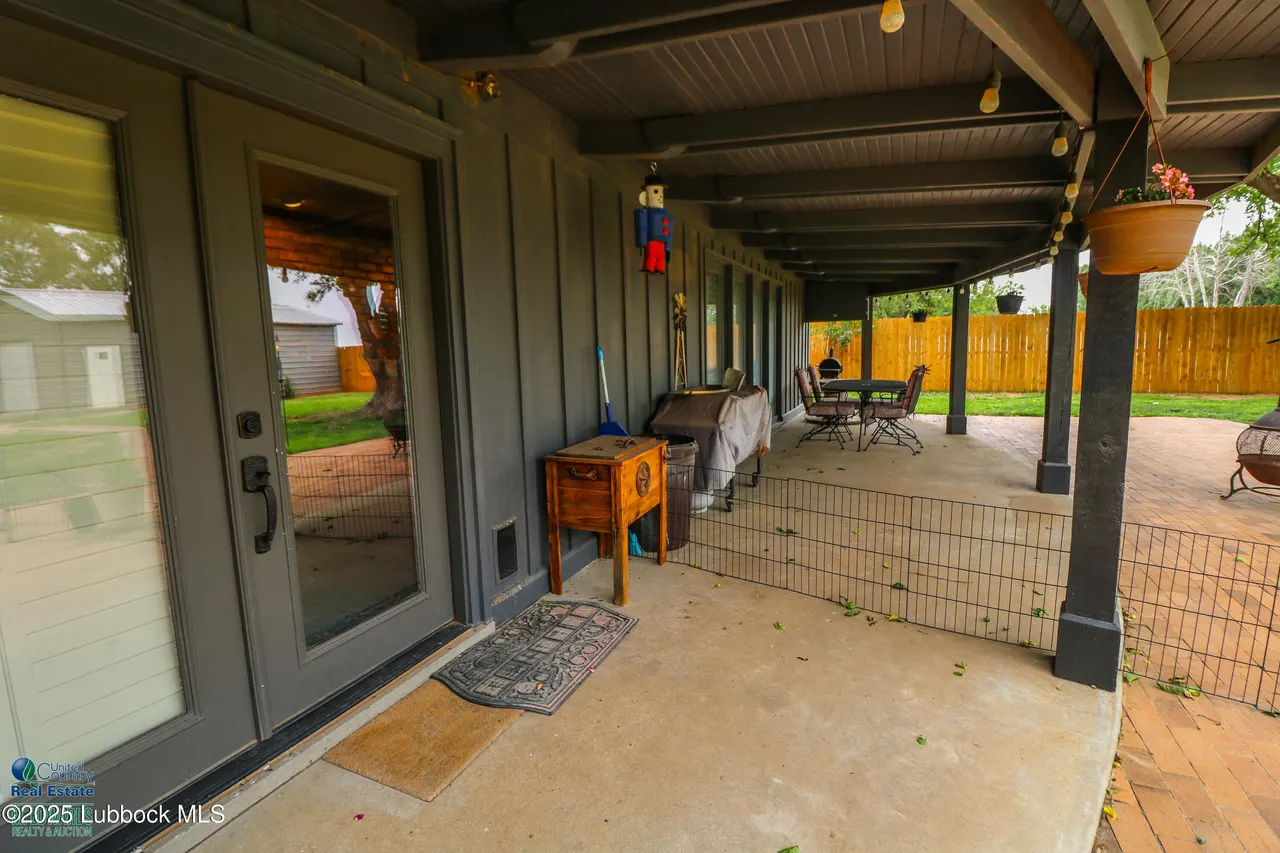 Photo 18 — 827 N Amherst Road, Earth, TX 79031