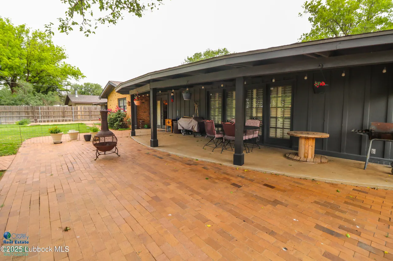Photo 19 — 827 N Amherst Road, Earth, TX 79031